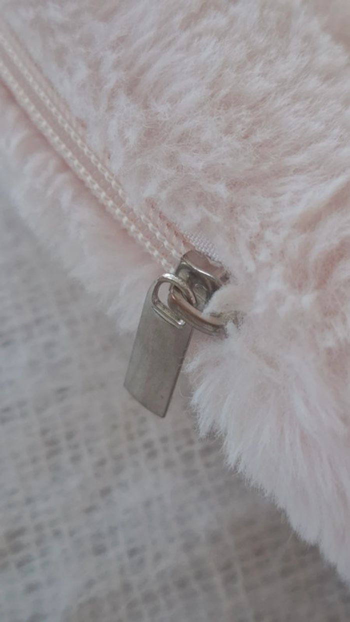 Adorable sac à dos ourson en fausse fourrure rose poudré parfait pour la rentrée 🎀 - photo numéro 7