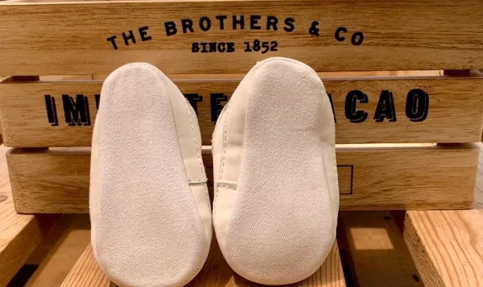 Chaussures bébé souples blanches à scratch – Taille 16– Excellent état - photo numéro 4