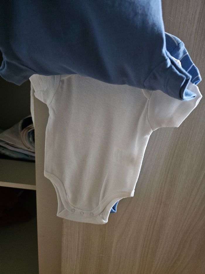 Lot de 3 bodies neuf manche courte - photo numéro 2