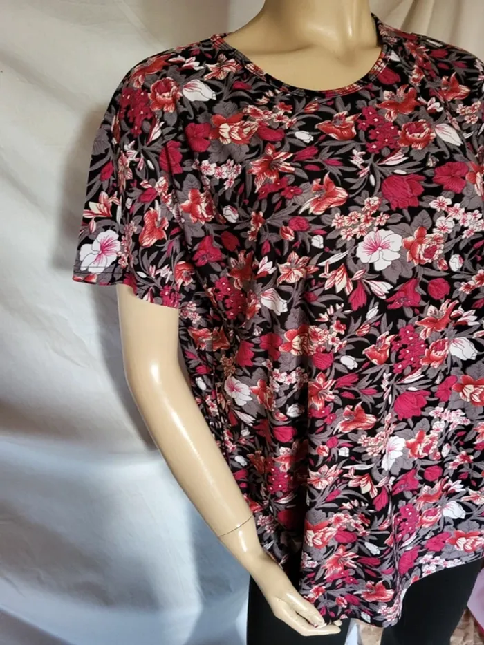 Tee shirt chic fleuri - photo numéro 2