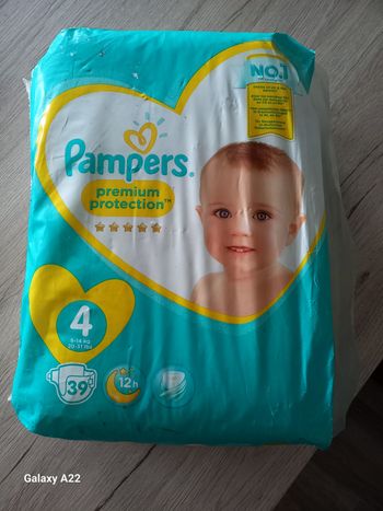Couches pampers taille 4