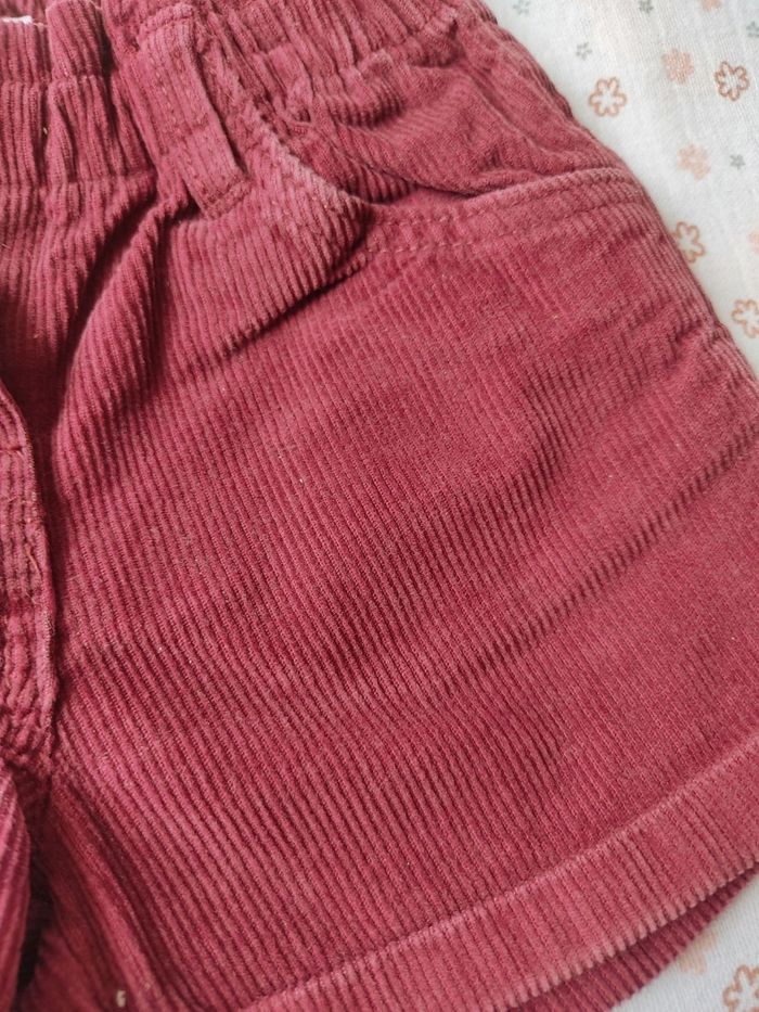 Short en velours côtelé bordeaux Gémo - Taille 3 ans - Très bon état - photo numéro 2