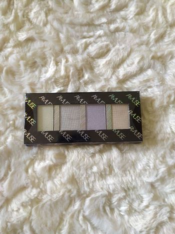 Galaxy Lights Highlight Palette Amuse