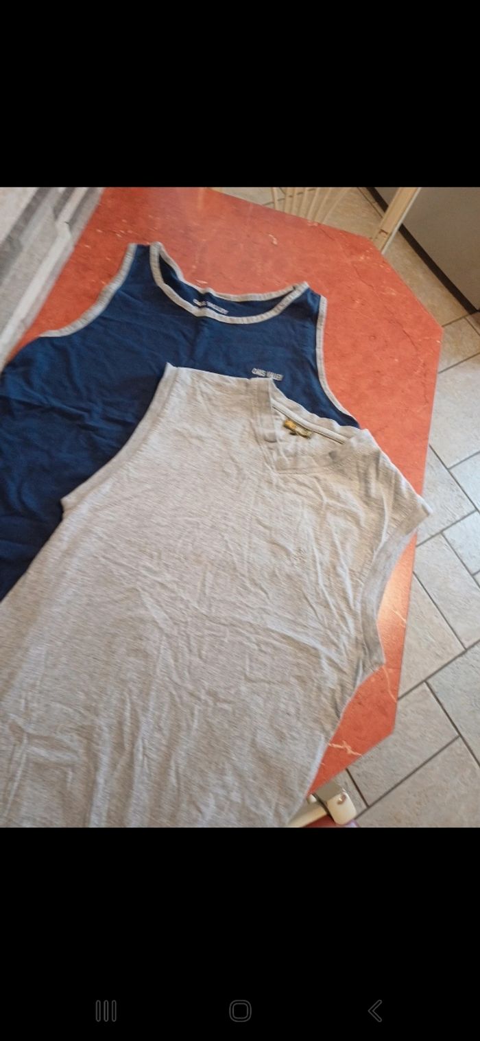 Lot de 2 débardeurs homme taille 38