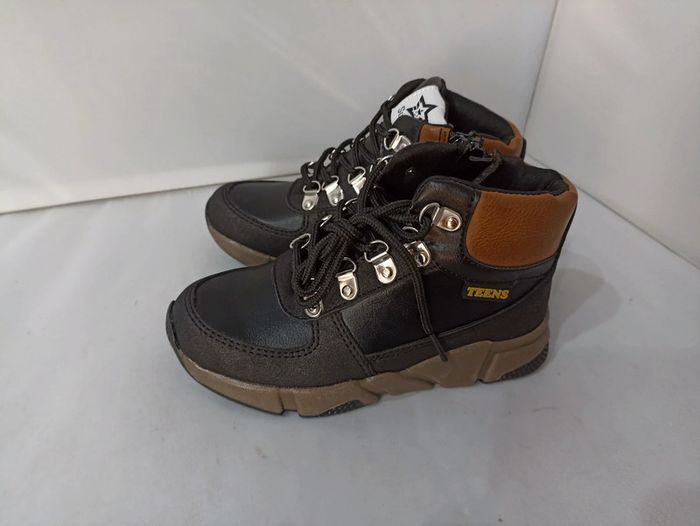 Basket noires taille 28