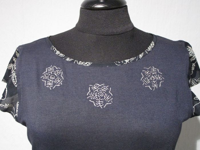 T-shirt noir fleurs beiges Jac Jac 40 NEUF - photo numéro 3