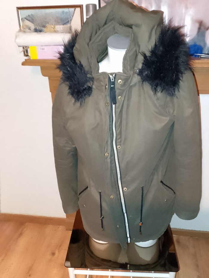 manteau a capuche marron et noir tm