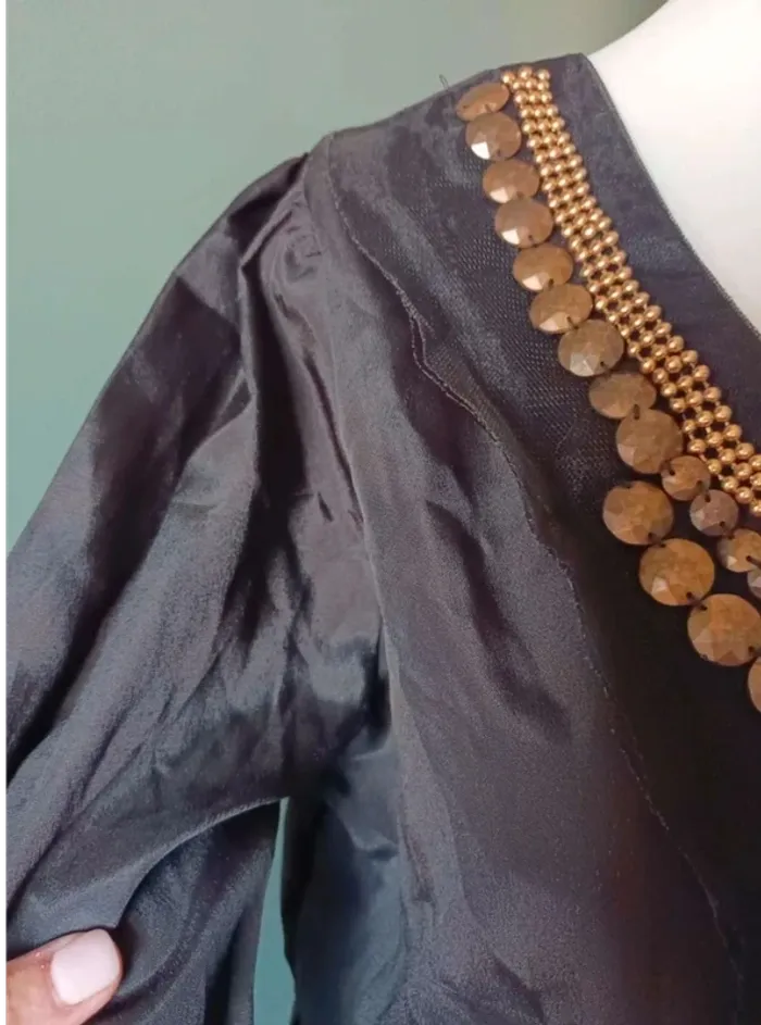 Blouse noire et perles dorées S - photo numéro 6