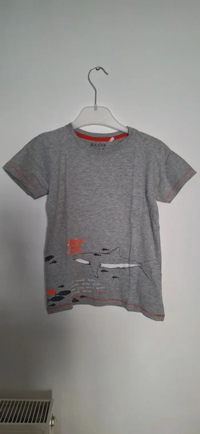 🌟T-shirt Gris à Motif de Requin Blue Seven🌟