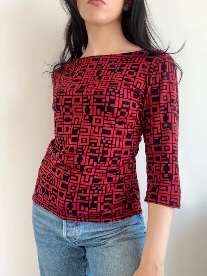 Haut à manches 3/4 à motifs noir et rouge années 90 taille M - photo numéro 3