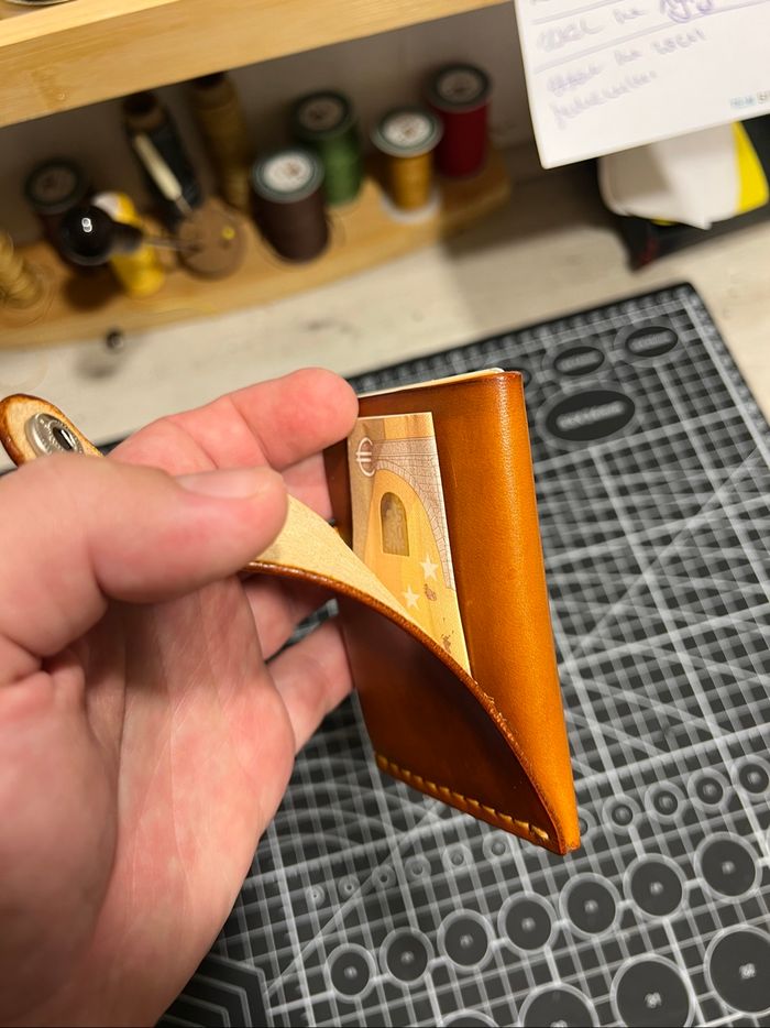 Portefeuille en cuir de tannage végétal cousu à la main - photo numéro 6
