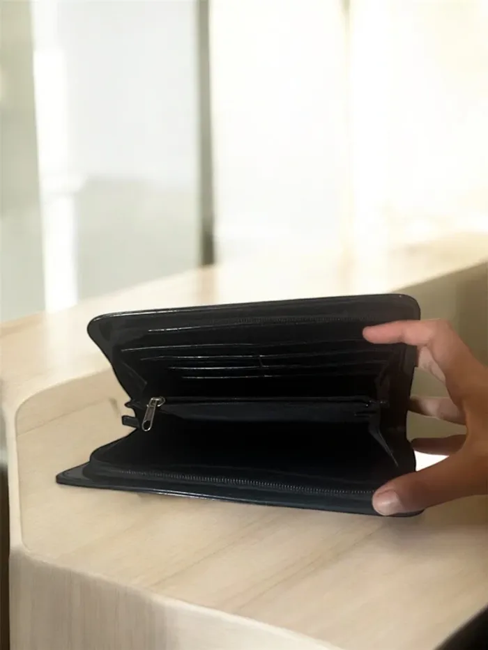 Grand porte feuille noir vernis  22 cm sur 12,5 cm - photo numéro 2