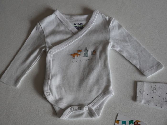 Lot kiabi 0m 48-51 cm : 3 Pyjamas velours fantaisies + 2 Bodies ML - photo numéro 7