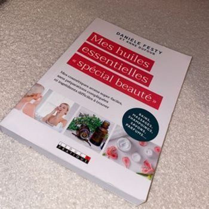 Livre huiles essentielles spéciale beauté - photo numéro 2