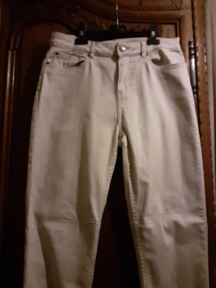 Jean slim fit beige taille 38 en parfait état - photo numéro 2