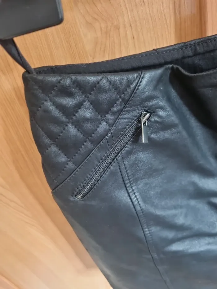 Jupe cuir noir - photo numéro 2