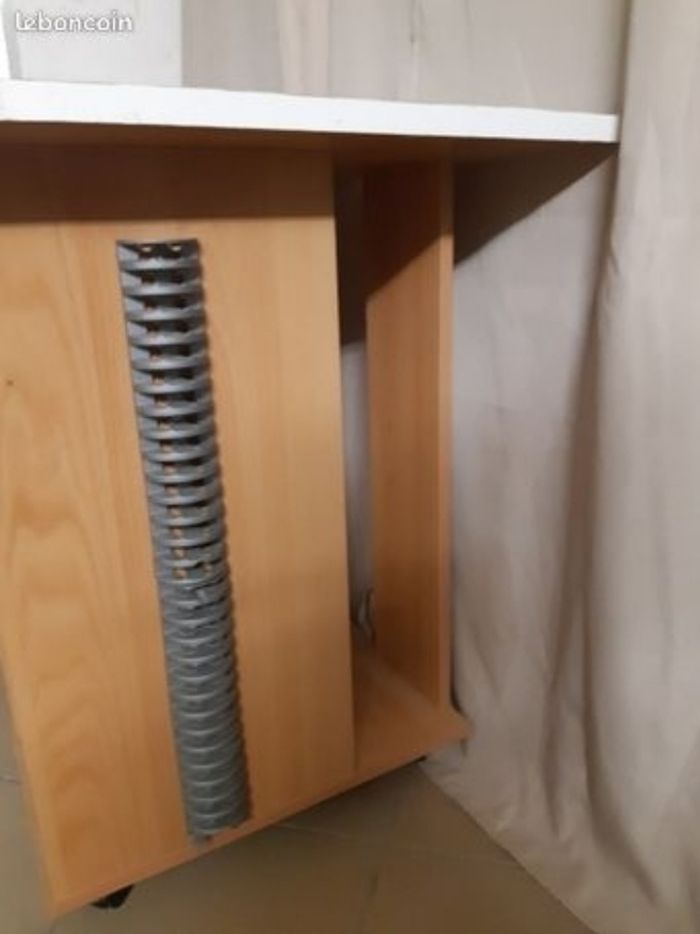 Bureau pour l’univers scolaire - photo numéro 3