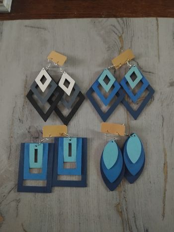 Lot boucles d'oreilles neuves bois