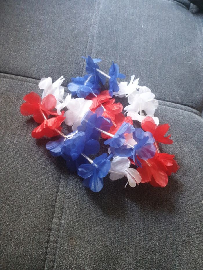 Neuf collier fleurs bleu blanc rouge - photo numéro 2