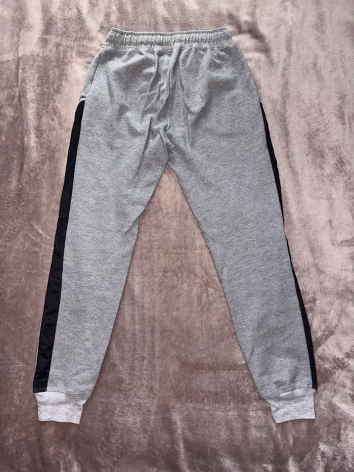 Pantalon de jogging femme gris Bershka taille XS en très bon état. - photo numéro 6
