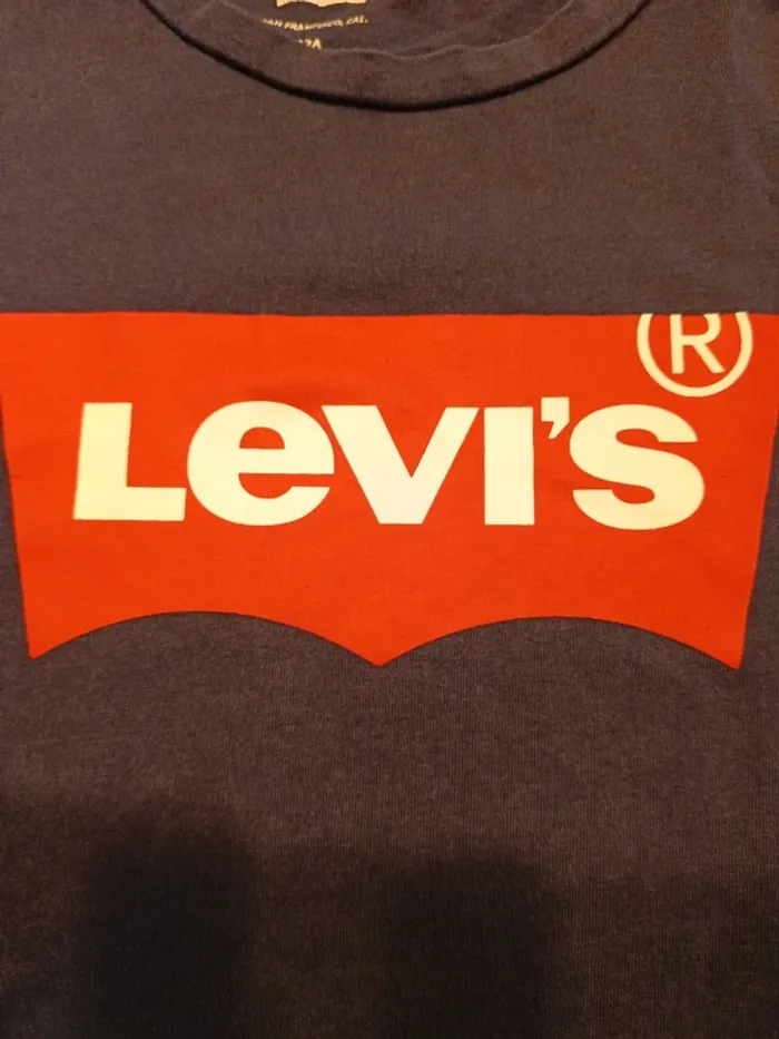 Vends tee-shirt Levi's taille 12 ans . - photo numéro 3