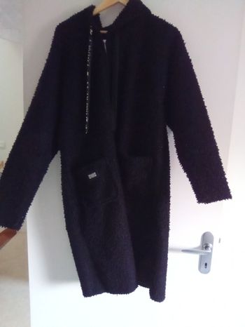 Veste capuche longue effet mouton