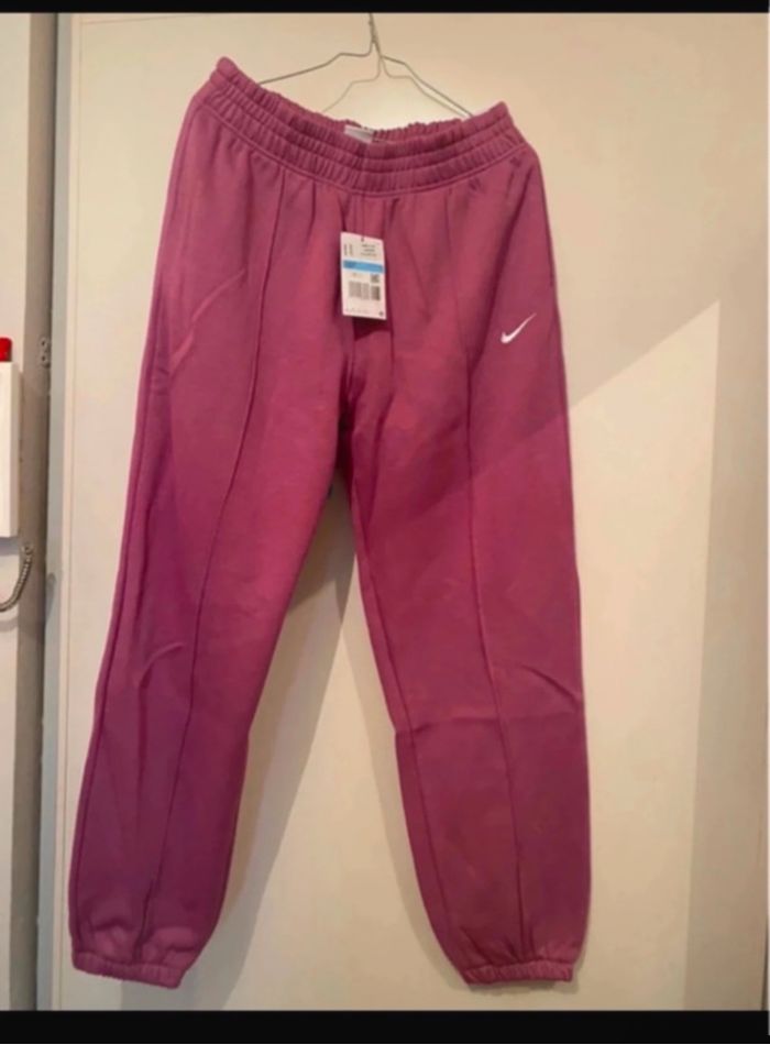 Jogging Nike oversize taille XL qui corresponde à du (42/44) neuf
