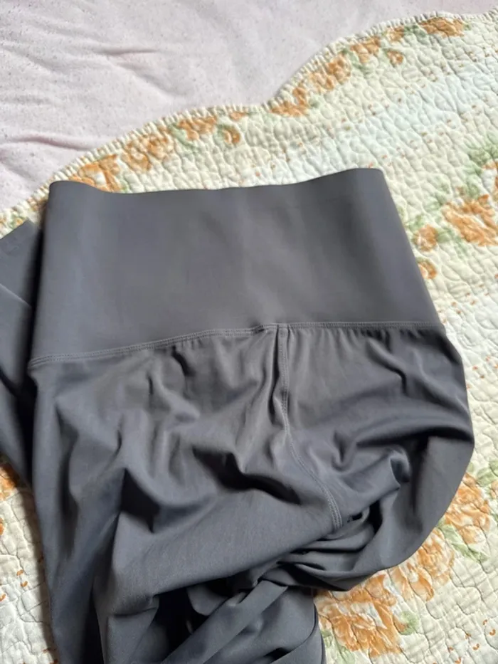 Leggings de sport taille haute neuf avec étiquette taille M - photo numéro 4