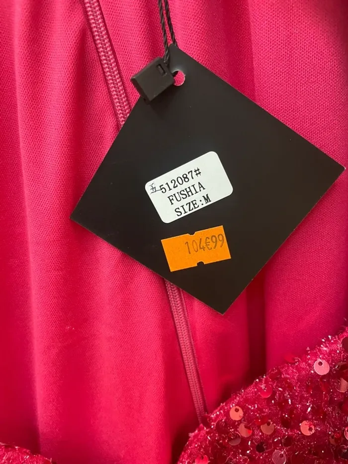 Robe de soirée paillette fuchsia - photo numéro 3