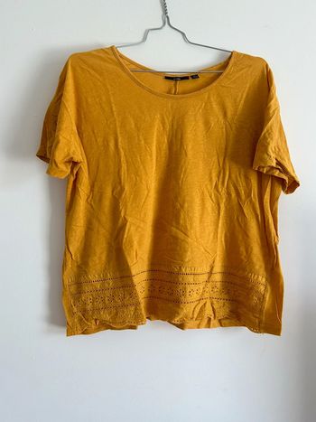 Jolie t’shirt jaune moutarde