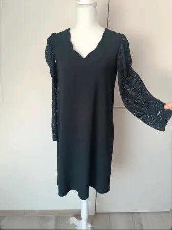🖤 Robe noire manches dentelle – Taille M