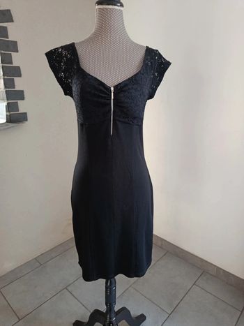 Robe noir dentelle Cache cache Taille 38