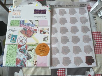 Lot (n•12) d’articles pour loisirs créatifs.