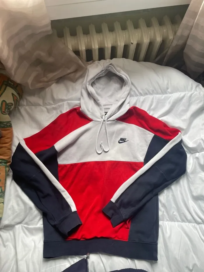 Hoodie Nike rouge blanc et bleu marine taille S