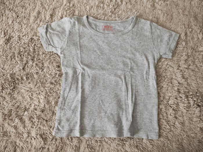 Tee-shirt courtes manches ou maillot de corps taille 4-5 ans