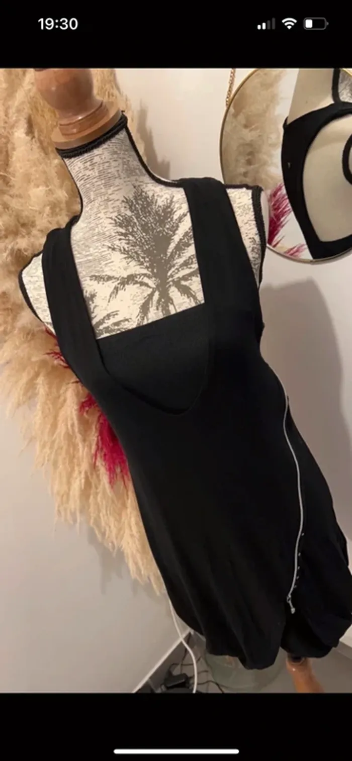Robe noire cop copine