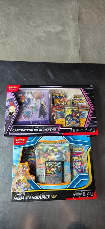 Pokémon coffret Carchacrok ex de Cynthia + méga-Kangourex booster 