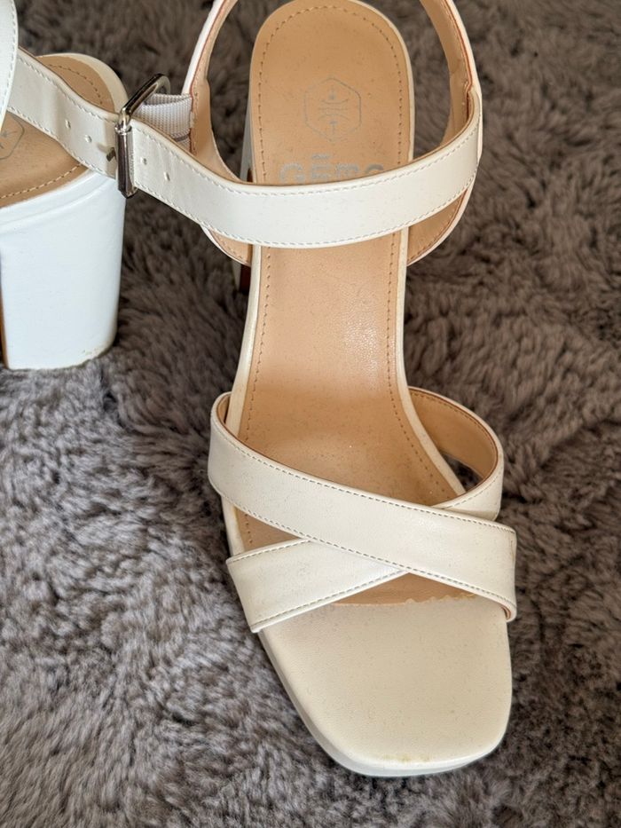 Chaussure blanche - photo numéro 3