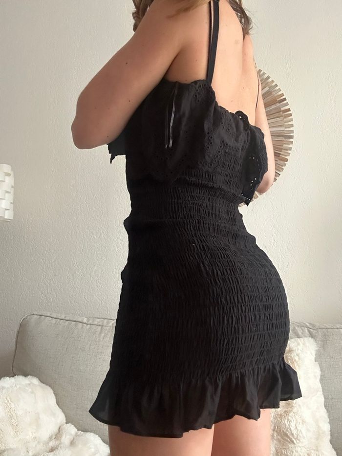 Robe noir Zara près du corps à volant ✨ - photo numéro 3