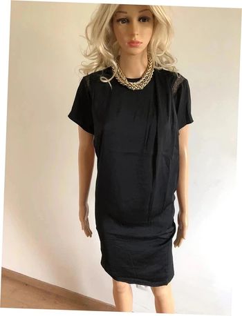 Robe noire satinée neuve à manches courtes LPB taille L
