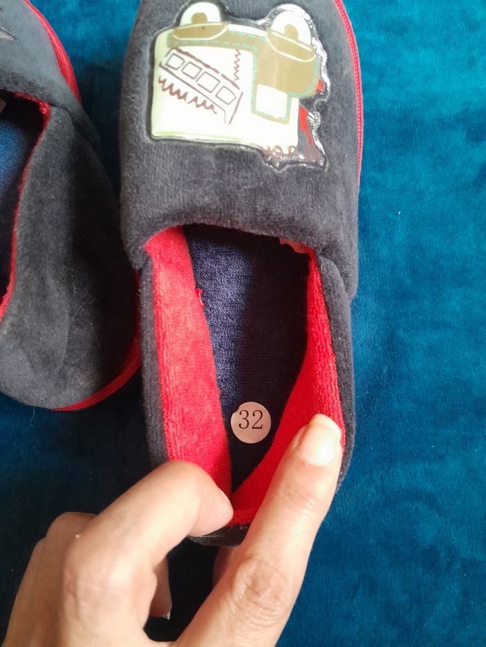 Chaussons Neuf garçon T32 - photo numéro 2
