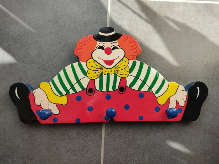 Porte manteaux clown en bois - photo numéro 2