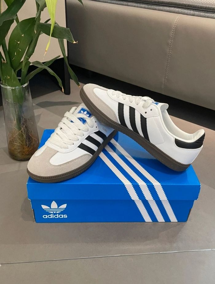Nouveau Adidas Originais Samba Noir et Blanc - Taille 39 - photo numéro 2