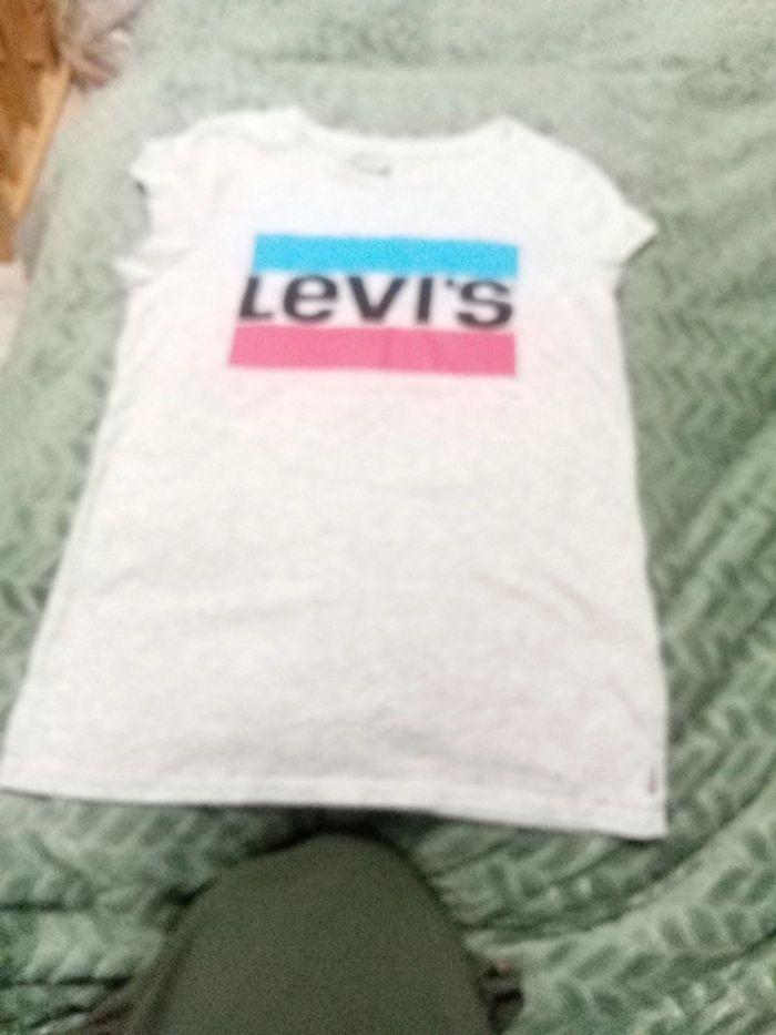T shirt levis