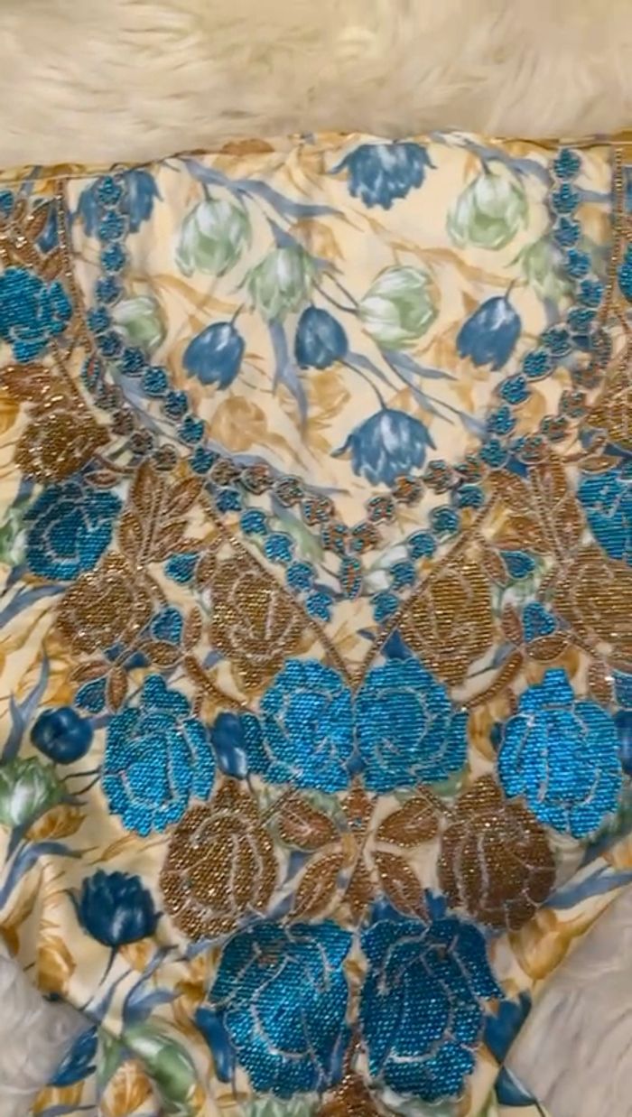 Vêtements d'été traditionnels émiratis pour les occasions spéciales - photo numéro 2