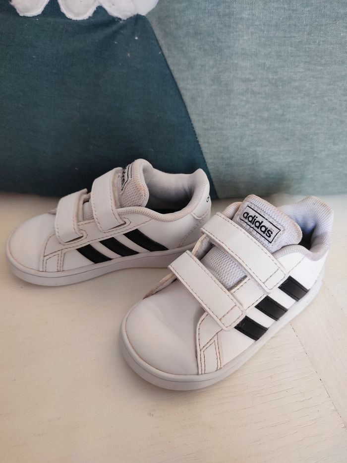 Basket adidas 22 bébé grand court - photo numéro 2