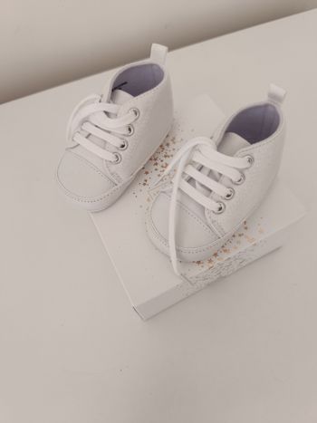 Tennis bébé Kiabi blanche en toile taille 18