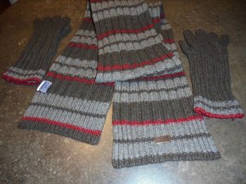 Ensemble  écharpe T2, gants T4, Okaidi