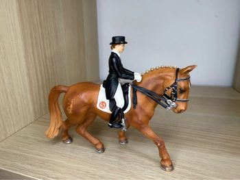 Figurine équitation dressage schleich