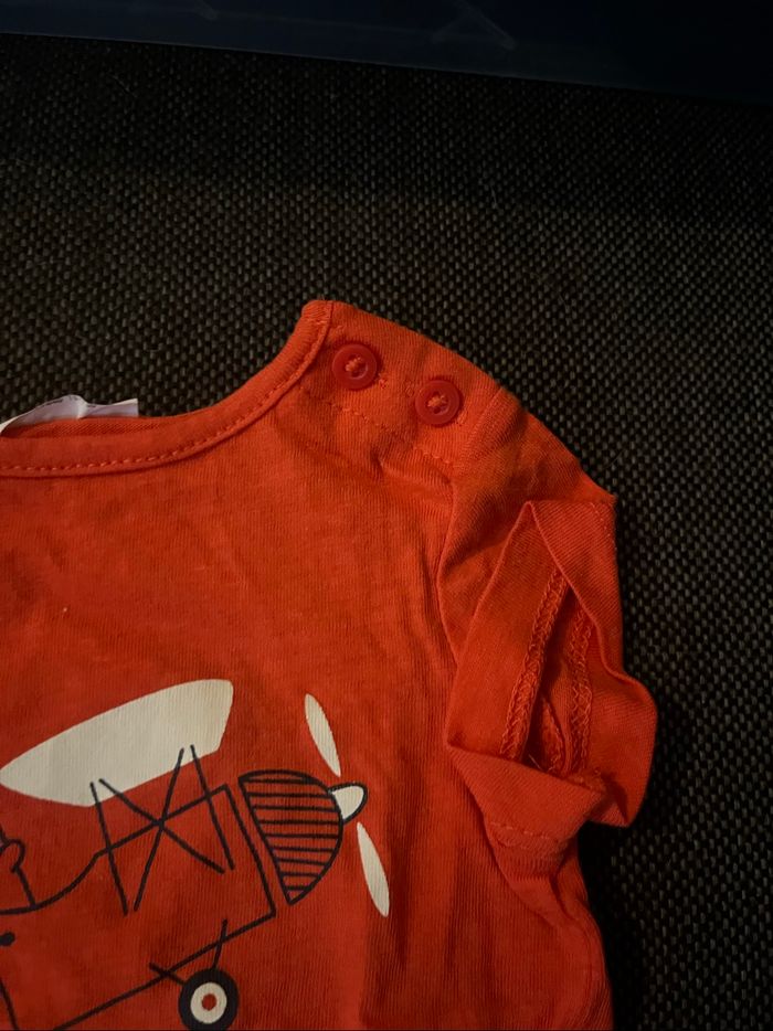 T-shirt rouge 1 mois - photo numéro 3
